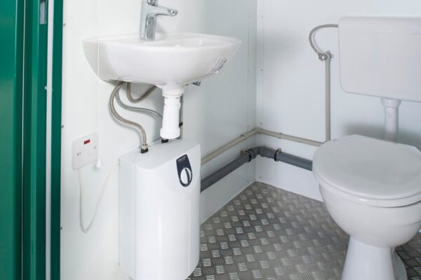 Double Mains Toilet 8Ft x 5Ft - Image 3