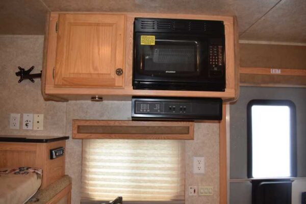 2007 American Spirit 8308LQ 3 Horse Trailer with 8' Short Wall - Image 12