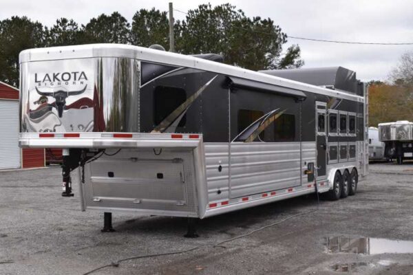 2021 Lakota Bighorn 8418GLQUG 4 Horse Trailer with 18' Short Wall - Image 33