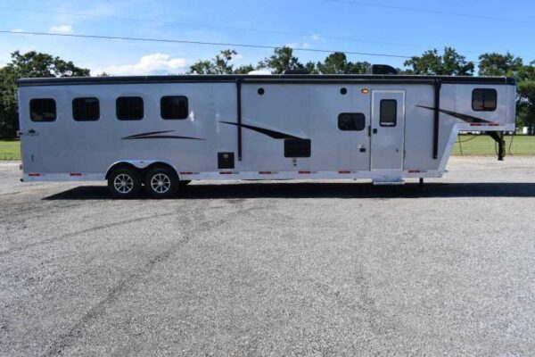 2022 Bison Desperado 8413BG 4 Horse Trailer with 13' Short Wall - Image 34