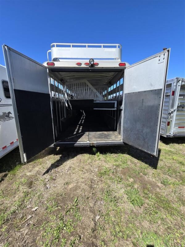 2006 C&C 4 Horse Gooseneck Trailer - Image 6