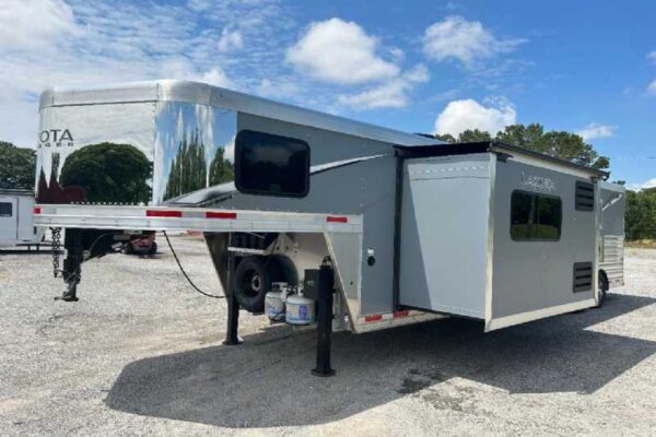 New 2024 Lakota 8313RKBGLQ Charger 3 Horse Trailer with 13' Short Wall - Image 4