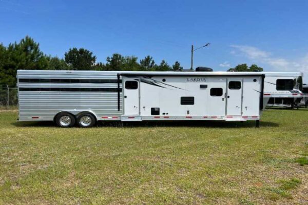 2024 Lakota Charger LE81413SR Stock Trailer with 13' Short Wall - Image 6