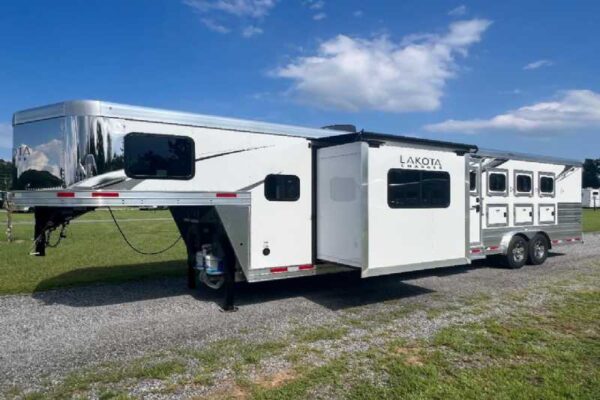 2024 Lakota Charger 8411RKGLQ 4 Horse Trailer with 11' Short Wall