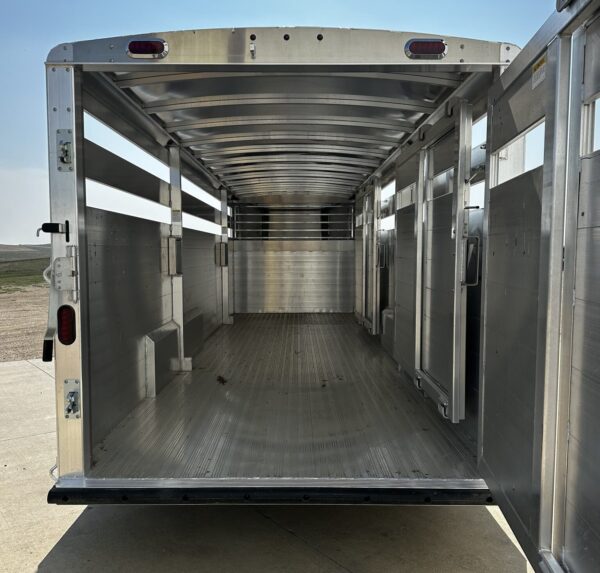 New 2024 Hillsboro 24' Livestock Trailer - Three Compartments - Image 8