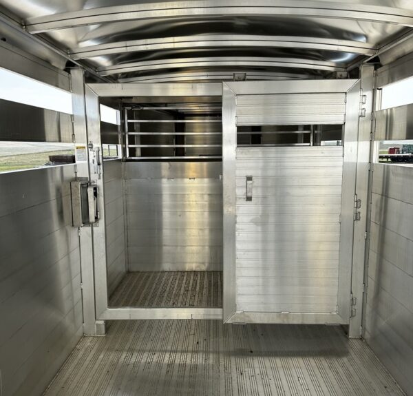 New 2024 Hillsboro 24' Livestock Trailer - Three Compartments - Image 5