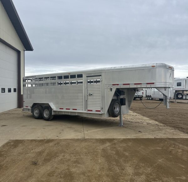 Used 2007 Featherlite 20' Livestock Trailer - Two Compartments - Image 3