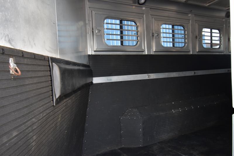 2008 C and C Trailers 4 Horse Bumper Horse Trailer - Image 7