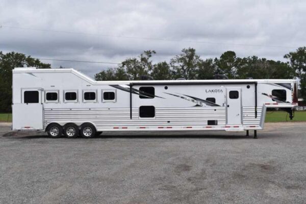 2021 Lakota BigHorn 8519TBB 5 Horse Trailer with 19' Short Wall - Image 2