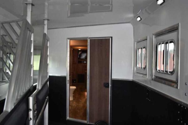 2021 Lakota BigHorn 8519TBB 5 Horse Trailer with 19' Short Wall - Image 21