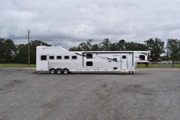 2021 Lakota BigHorn 8519TBB 5 Horse Trailer with 19' Short Wall