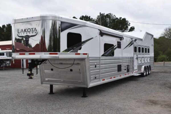 2021 Lakota BigHorn 8519TBB 5 Horse Trailer with 19' Short Wall - Image 6