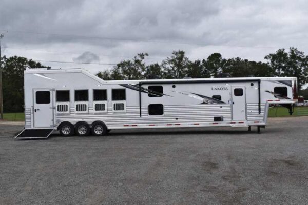 2021 Lakota BigHorn 8519TBB 5 Horse Trailer with 19' Short Wall - Image 3