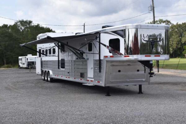 2021 Lakota BigHorn 8519TBB 5 Horse Trailer with 19' Short Wall - Image 5