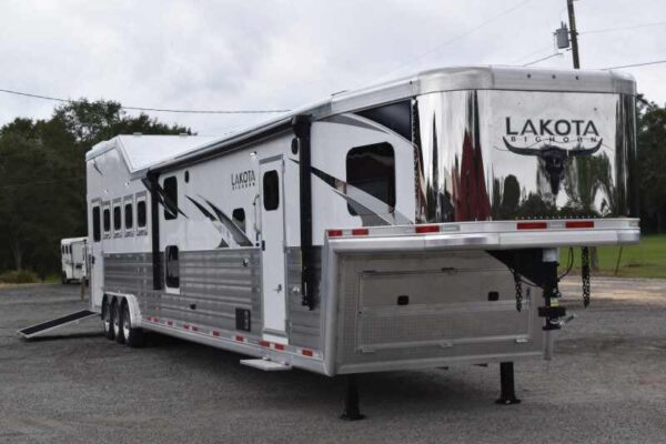 2021 Lakota BigHorn 8519TBB 5 Horse Trailer with 19' Short Wall - Image 4