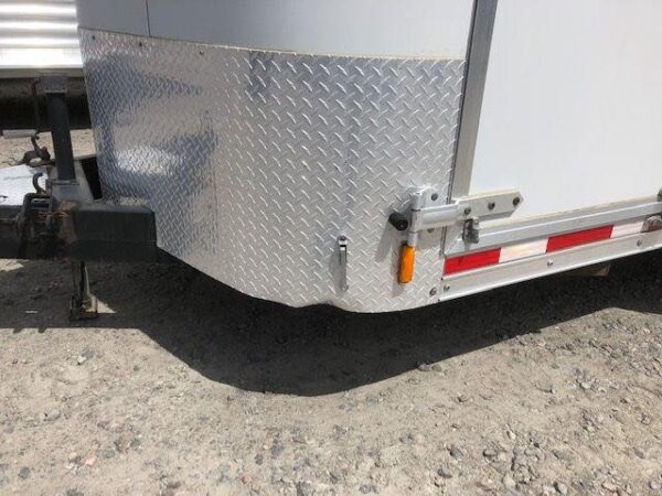 2010 Merhow 3 Horse Slant Load Bumper Pull - Image 10