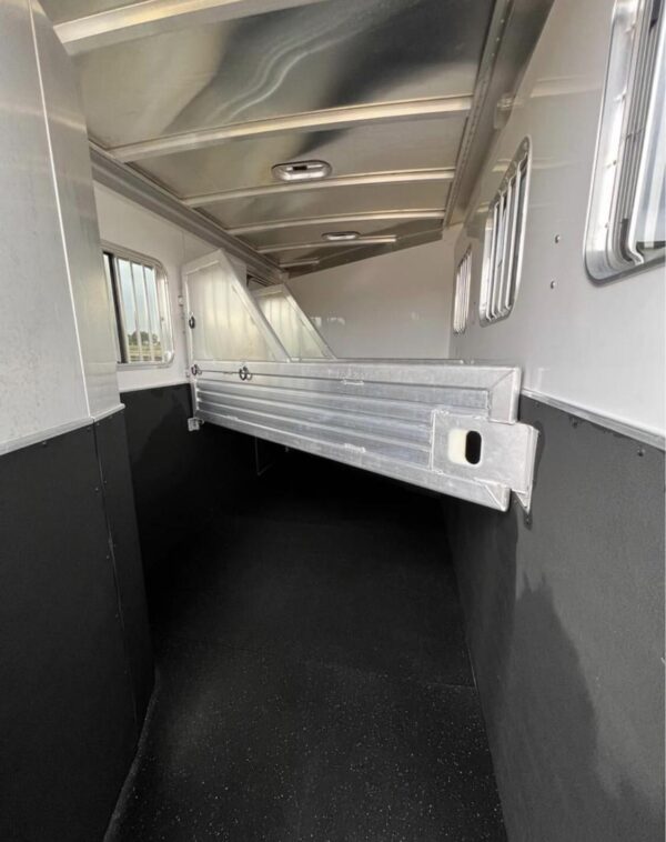 2007 Featherlite 3 horse slant load trailer - Image 19