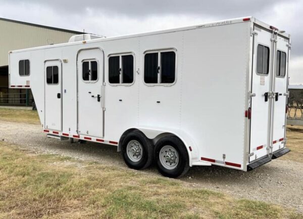 2007 Featherlite 3 horse slant load trailer - Image 4