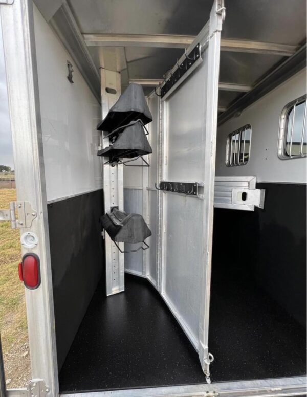 2007 Featherlite 3 horse slant load trailer - Image 18