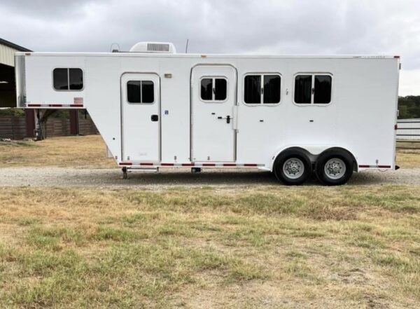 2007 Featherlite 3 horse slant load trailer - Image 3