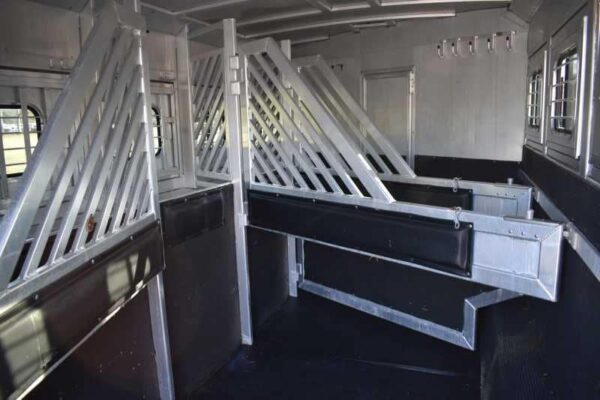 2003 Bloomer 8414LQ 4 Horse Trailer with 14' Short Wall - Image 31