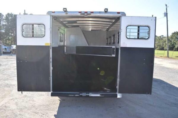 Used 2005 Sundowner 4HGN 4 Horse Trailer - Image 9