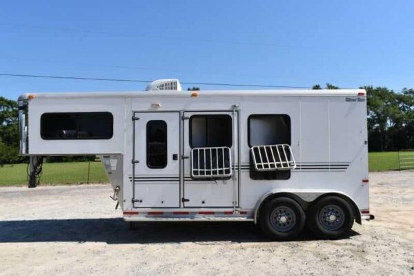 Used 2005 Silver Star 2HGNLQ 2 Horse Trailer with 4' Short Wall - Image 4