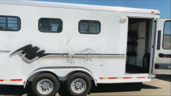 1999 Sundowner  3 Horse Trailer - Image 2