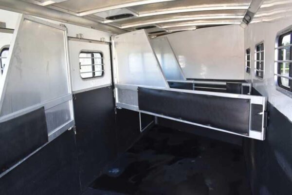 Used 2005 Sundowner 4HGN 4 Horse Trailer - Image 11