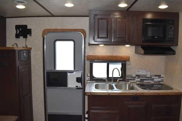 2020 Bison Laredo 3 Horse Trailer with 11' Short Wall - Image 13