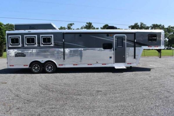 2020 Bison Laredo 3 Horse Trailer with 11' Short Wall - Image 2