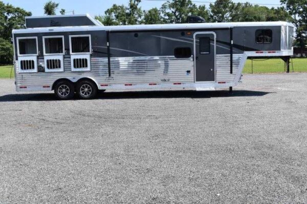 2020 Bison Laredo 3 Horse Trailer with 11' Short Wall - Image 3