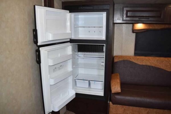 2020 Bison Laredo 3 Horse Trailer with 11' Short Wall - Image 16