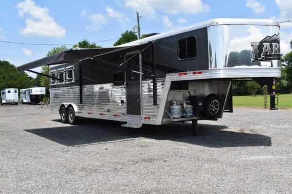 2020 Bison Laredo 3 Horse Trailer with 11' Short Wall - Image 5