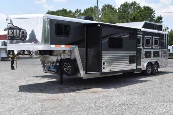 2020 Bison Laredo 3 Horse Trailer with 11' Short Wall - Image 7