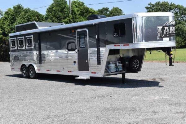 2020 Bison Laredo 3 Horse Trailer with 11' Short Wall