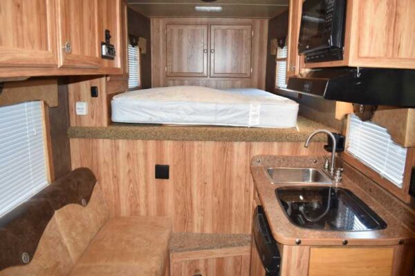 2015 Exiss 7308LQ 3 Horse Trailer with 8' Short Wall - Image 8