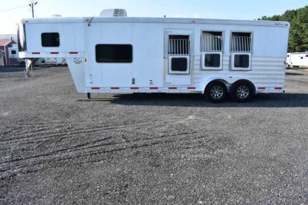 2015 Exiss 7308LQ 3 Horse Trailer with 8' Short Wall - Image 7