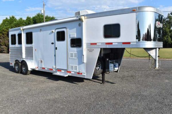 2015 Exiss 7308LQ 3 Horse Trailer with 8' Short Wall - Image 3