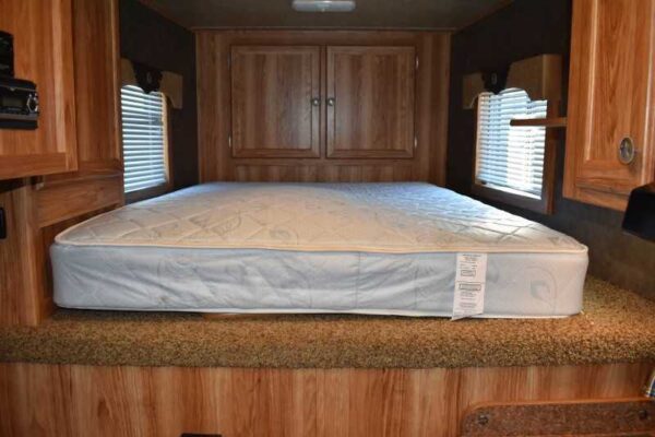 2015 Exiss 7308LQ 3 Horse Trailer with 8' Short Wall - Image 16