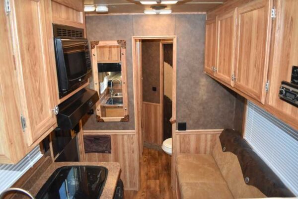 2015 Exiss 7308LQ 3 Horse Trailer with 8' Short Wall - Image 18