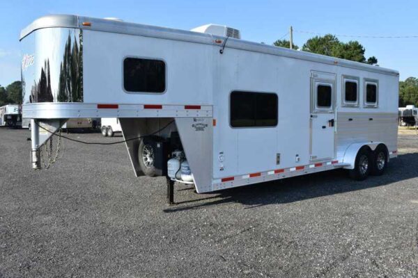 2015 Exiss 7308LQ 3 Horse Trailer with 8' Short Wall - Image 5