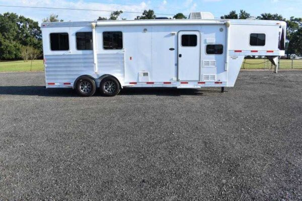 2015 Exiss 7308LQ 3 Horse Trailer with 8' Short Wall - Image 2