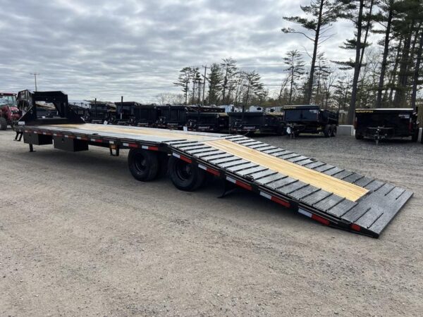 2024 Diamond C 8.5x35 25K Gooseneck Equipment Trailer w/Spare Mount - Image 3