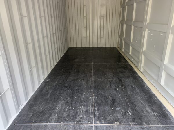 Used 20ft Shipping Container - Image 9