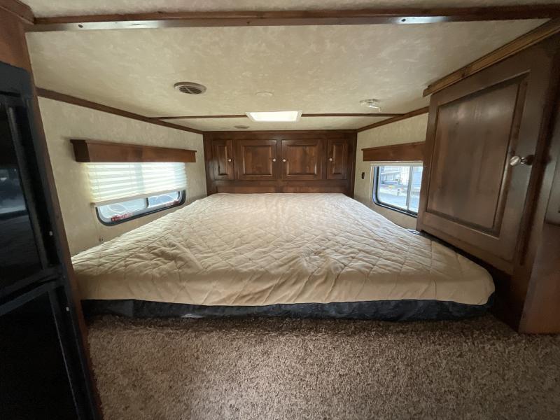 2014 Logan Coach RAZ4GNHDLQ 40' 4 horse Razor GN Horse Trailer**WITH WALK IN CLOSET** - Image 16