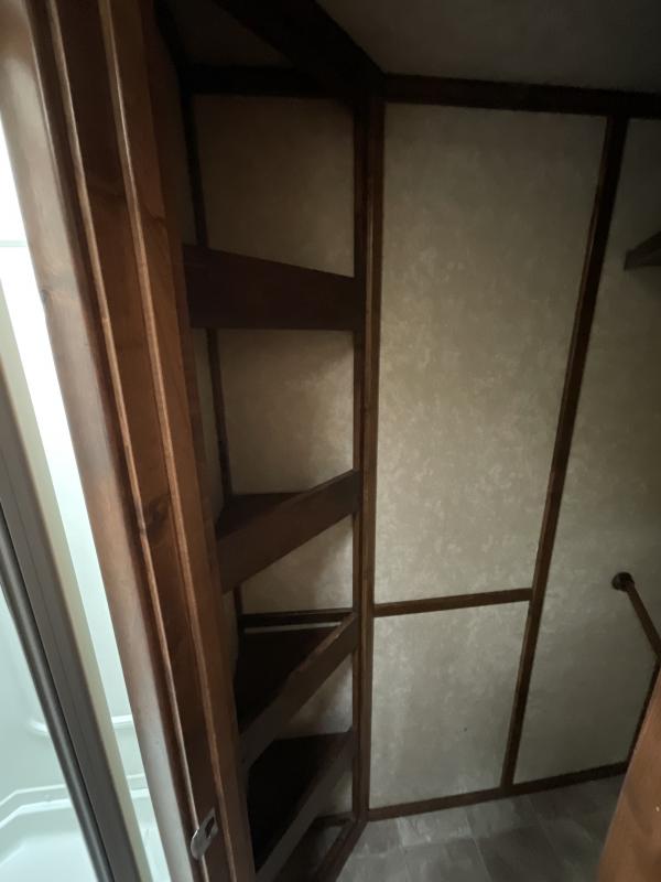 2014 Logan Coach RAZ4GNHDLQ 40' 4 horse Razor GN Horse Trailer**WITH WALK IN CLOSET** - Image 26