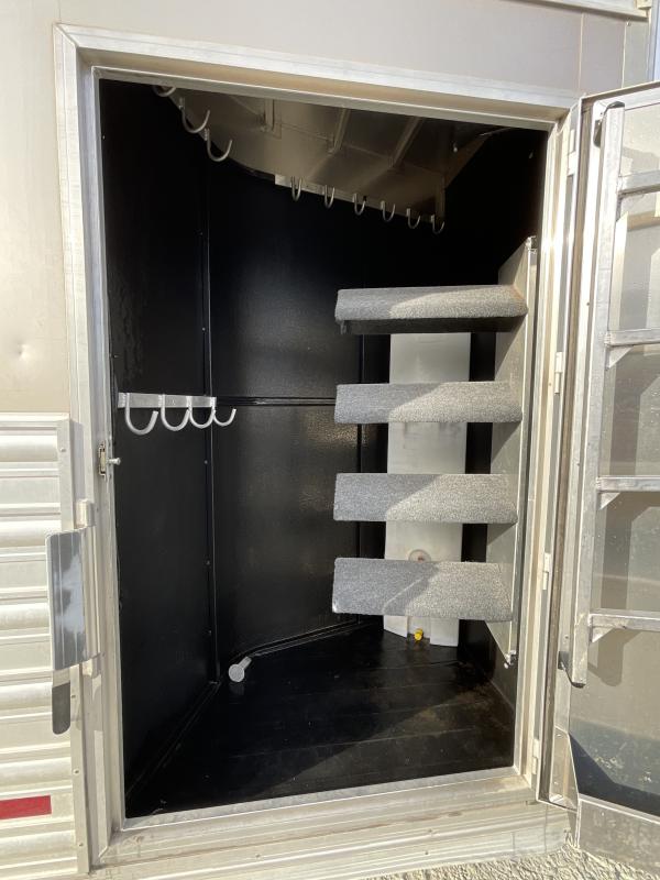 2014 Logan Coach RAZ4GNHDLQ 40' 4 horse Razor GN Horse Trailer**WITH WALK IN CLOSET** - Image 34