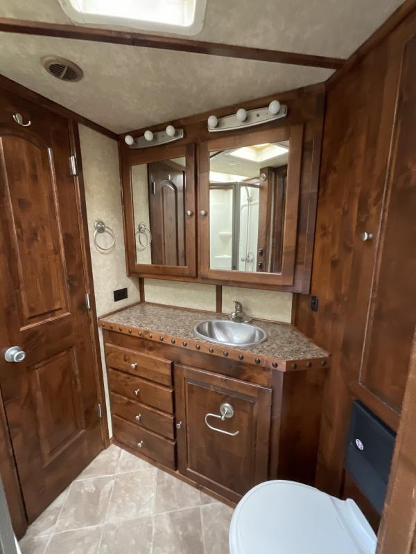 2014 Logan Coach RAZ4GNHDLQ 40' 4 horse Razor GN Horse Trailer**WITH WALK IN CLOSET** - Image 21