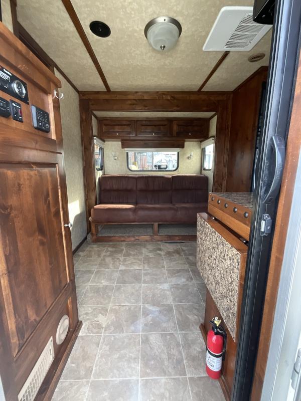 2014 Logan Coach RAZ4GNHDLQ 40' 4 horse Razor GN Horse Trailer**WITH WALK IN CLOSET** - Image 9